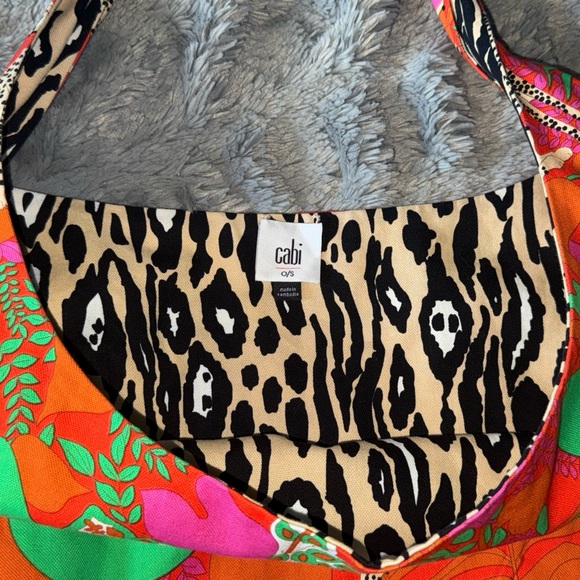 Vibrant Cabi Reversible Sling Bag EUC - Picture 5 of 9